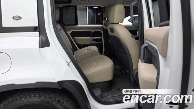 Land Rover Defender — фото 11