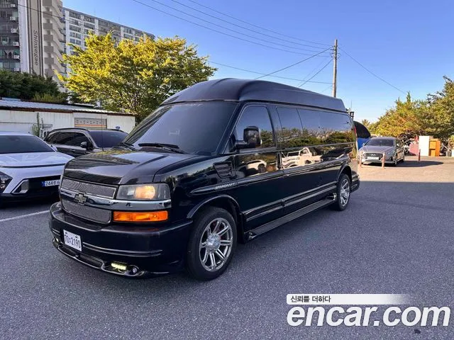 Chevrolet Express Van — фото 1
