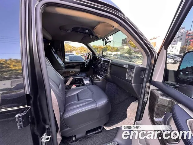 Chevrolet Express Van — фото 11
