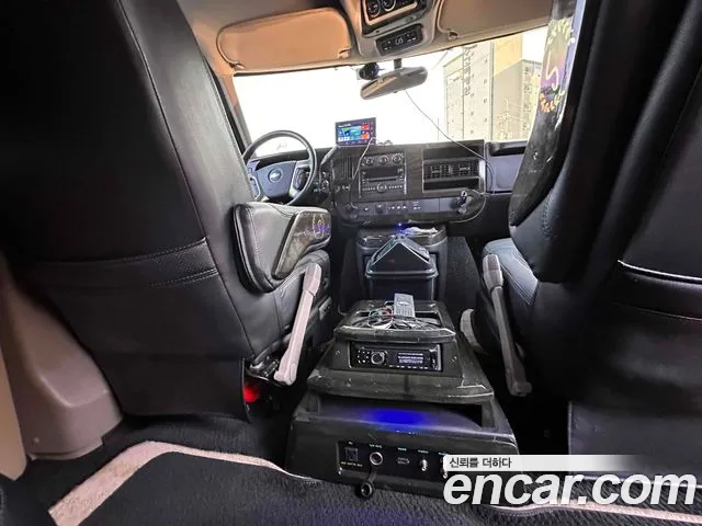 Chevrolet Express Van — фото 18