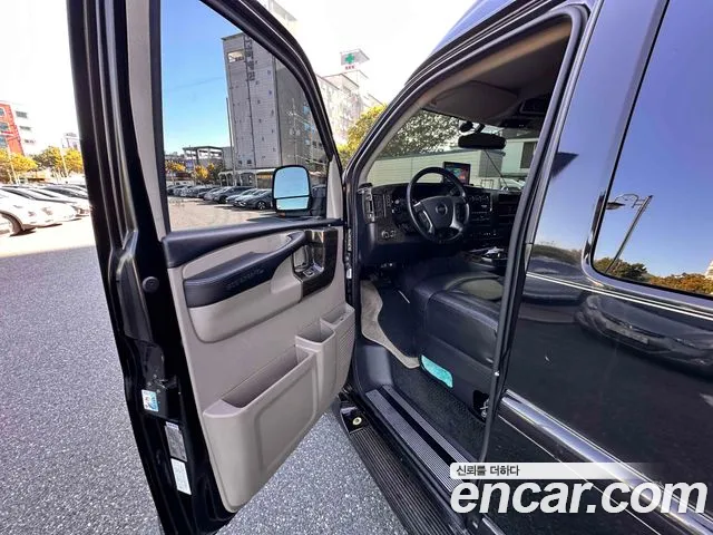 Chevrolet Express Van — фото 10