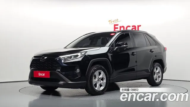 Toyota RAV4 — фото 1