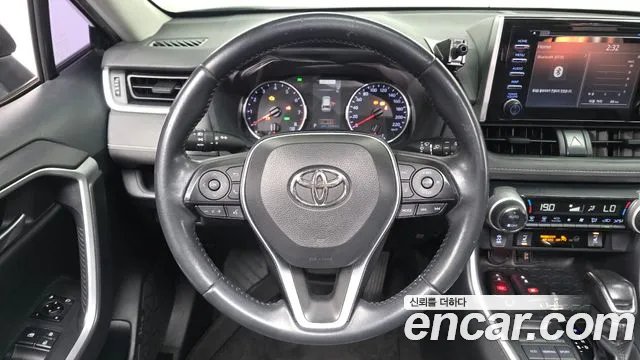 Toyota RAV4 — фото 13