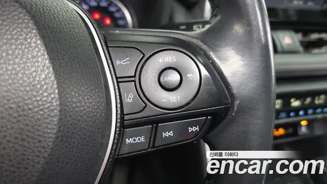 Toyota RAV4 — фото 19
