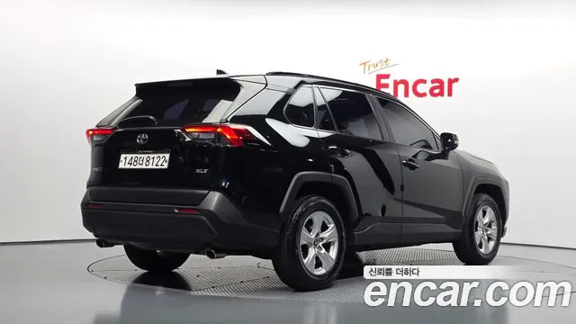 Toyota RAV4 — фото 2