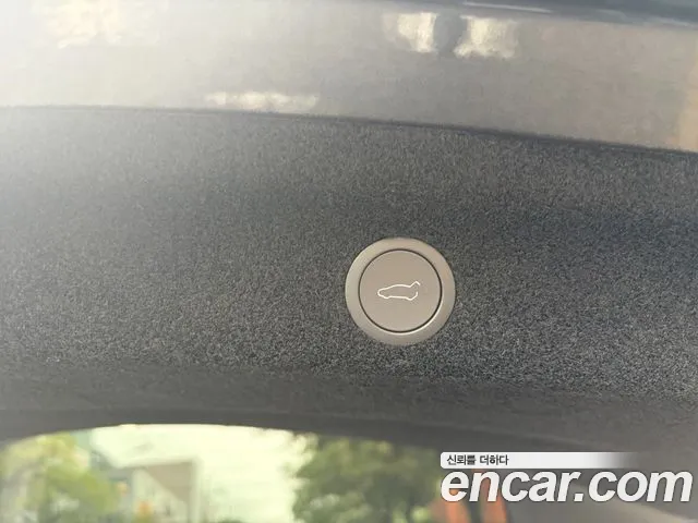 Tesla Model Y — фото 17