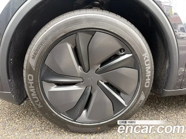 Tesla Model Y — фото 18