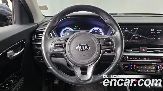 Kia Niro — фото 12