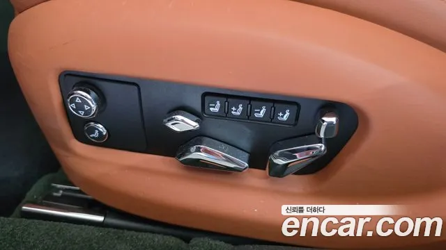 Bentley Flying Spur — фото 12