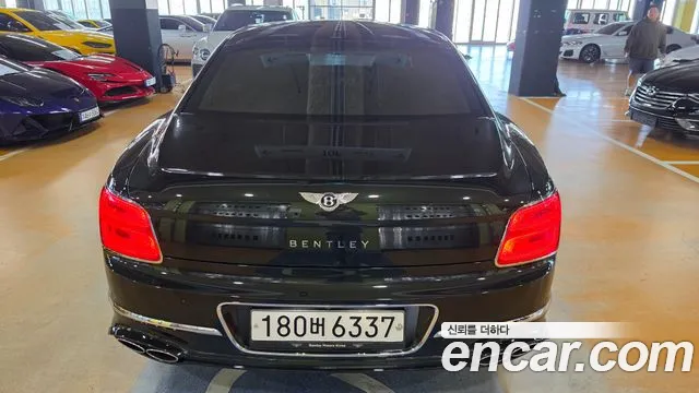 Bentley Flying Spur — фото 4