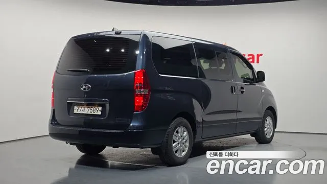 Hyundai Starex — фото 1