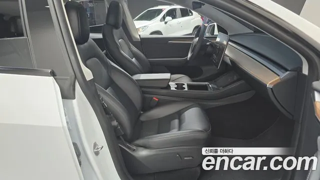 Tesla Model Y — фото 11