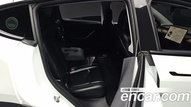 Tesla Model Y — фото 11