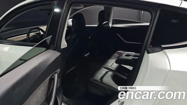 Tesla Model Y — фото 12