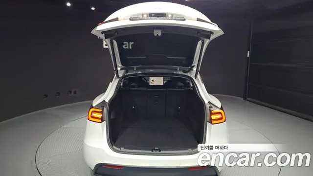 Tesla Model Y — фото 20