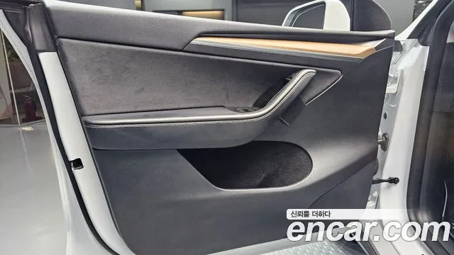 Tesla Model Y — фото 24