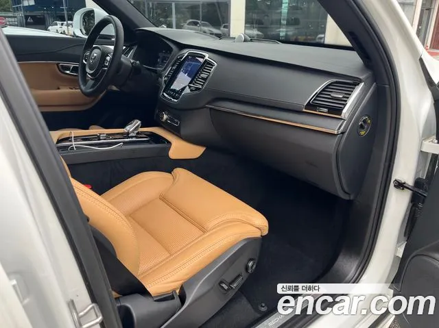 Volvo XC90 — фото 13