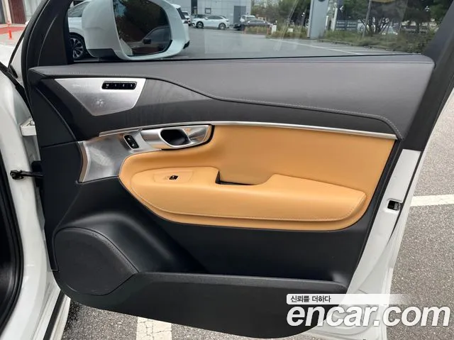 Volvo XC90 — фото 14