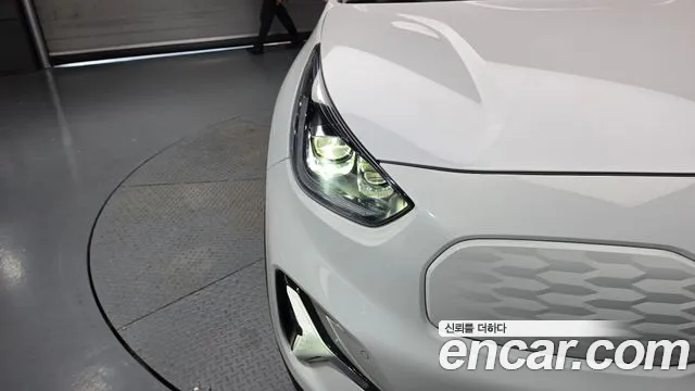 Kia Niro — фото 22