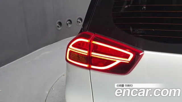 Kia Niro — фото 23