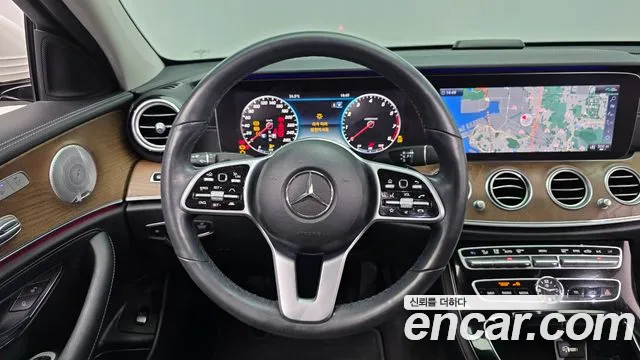 Mercedes-Benz E-Class — фото 12