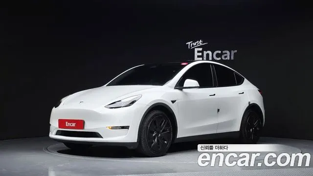 Tesla Model Y — фото 1