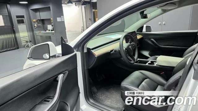 Tesla Model Y — фото 11