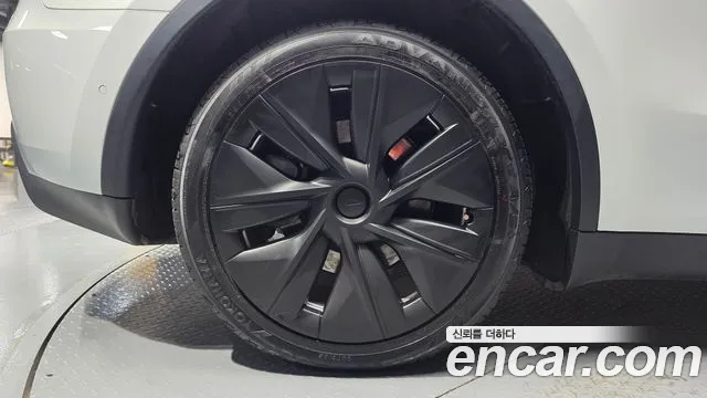 Tesla Model Y — фото 21