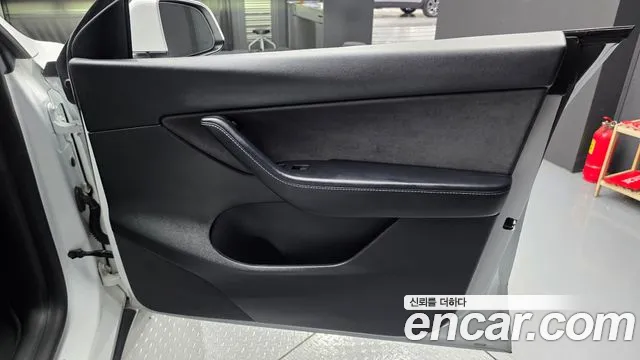 Tesla Model Y — фото 24