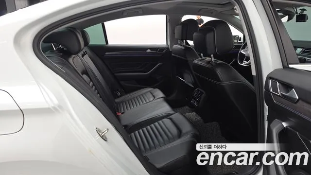 Volkswagen Passat — фото 11