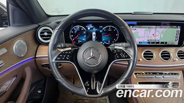 Mercedes-Benz E-Class — фото 13