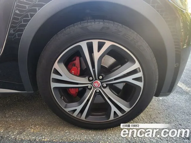 Jaguar F-PACE — фото 14