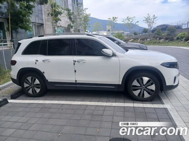 Mercedes-Benz EQB — фото 15