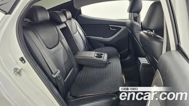 Hyundai Avante — фото 12