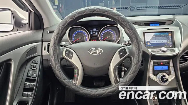 Hyundai Avante — фото 13