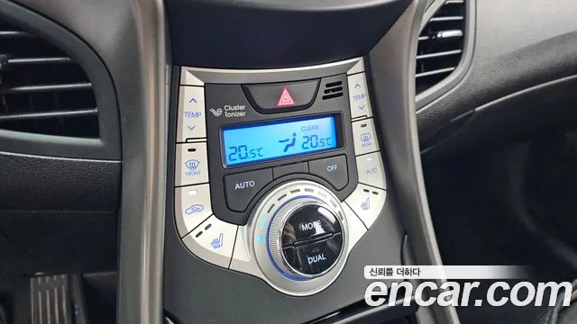 Hyundai Avante — фото 30