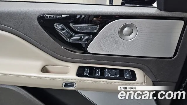 Lincoln Aviator — фото 18
