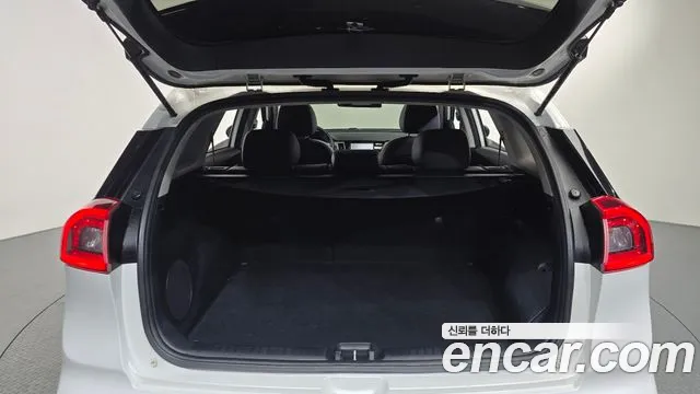 Kia Niro — фото 20