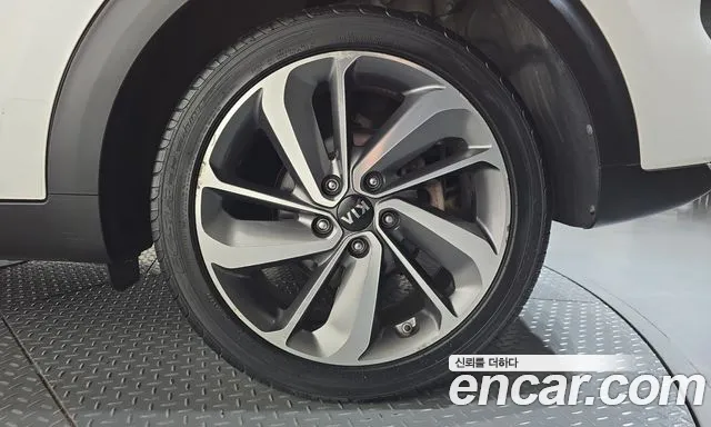 Kia Niro — фото 21