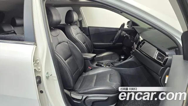 Kia Niro — фото 26