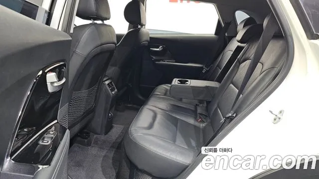 Kia Niro — фото 12