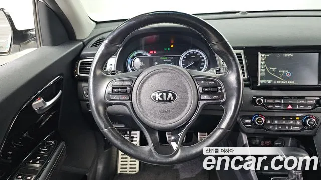Kia Niro — фото 15