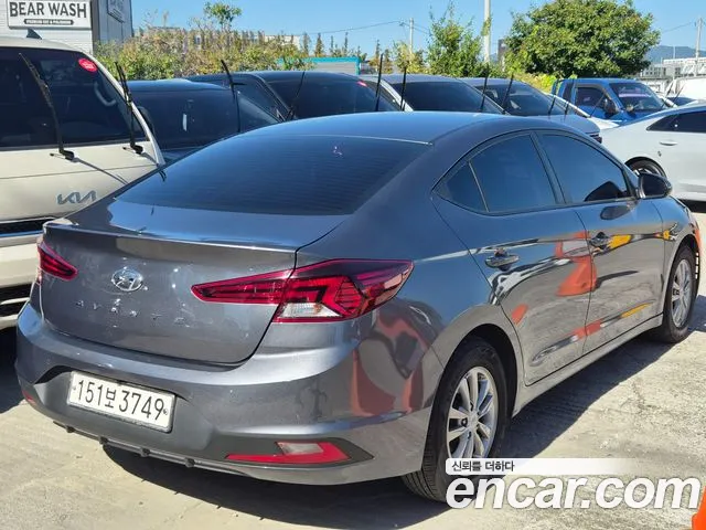 Hyundai Avante — фото 3