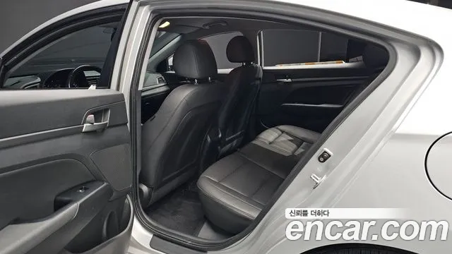 Hyundai Avante — фото 12