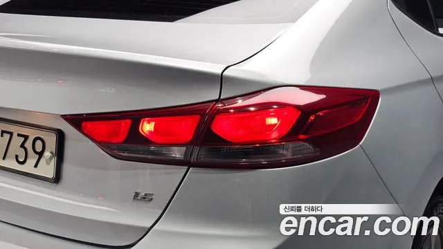 Hyundai Avante — фото 23