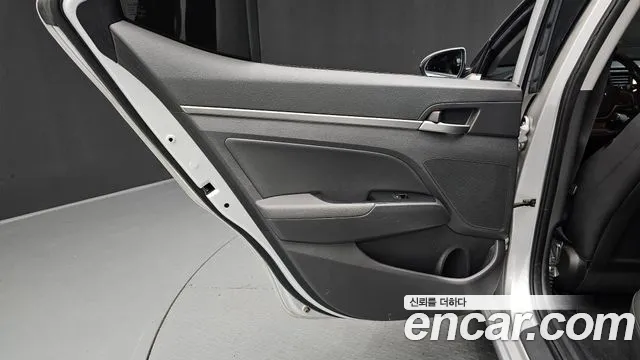 Hyundai Avante — фото 25