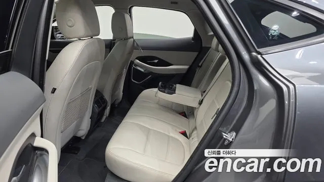 Jaguar E-PACE — фото 12