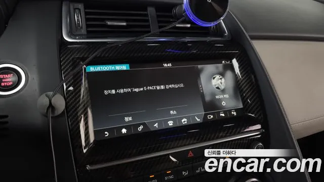Jaguar E-PACE — фото 16