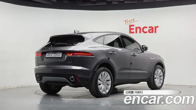 Jaguar E-PACE — фото 2