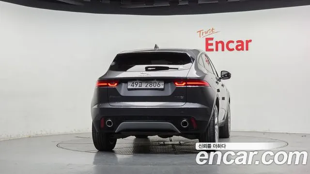 Jaguar E-PACE — фото 4